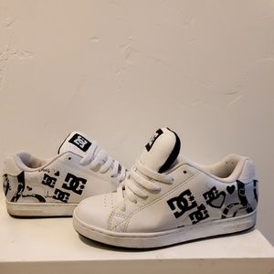 DC skater shoes